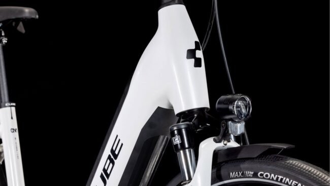 Cube Supreme Hybrid Comfort ONE 500 metallicwhite´n´black – Bild 3