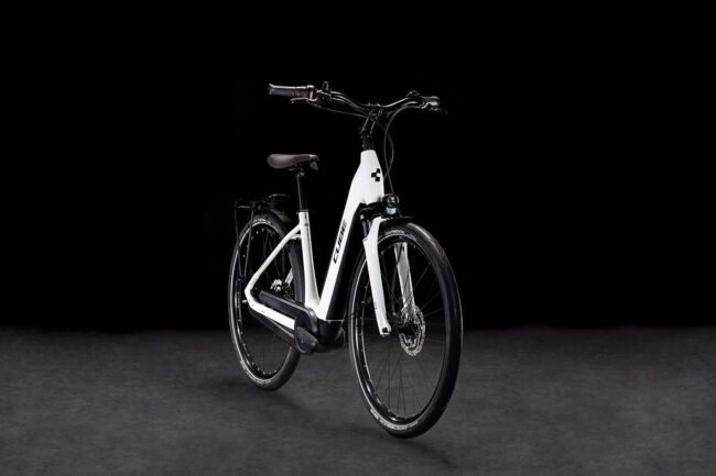 Cube Supreme Hybrid Comfort ONE 500 metallicwhite´n´black – Bild 2